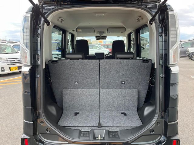 ���i�̂���������ʋ΁A���}���ɏ\���ȉ׎��X�y�[�X���m�ۂ��Ă���܂��B�Z�J���h�V�[�g��|���ƁA�傫�ȉו��̐ύڂ��\�ł���