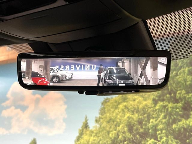 【デジタルインナーミラー】後席の大きな荷物や同乗者で後方が確認しづらい時でも安心!カメラが撮影した車両後方の映像をルームミラー内に表示。クリアな視界で状況の確認が可能です!