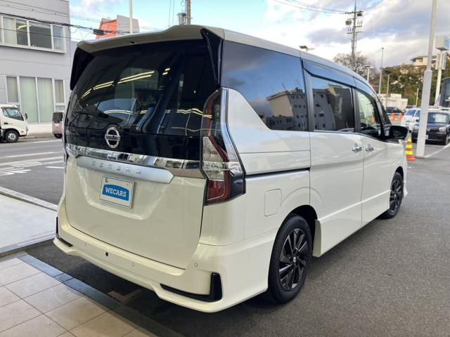 セレナ1.2 e-POWER ハイウェイスターV アーバンクロム