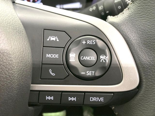 【レーダークルーズコントロール】高速道路での長距離走行が楽に!!自動で速度を保つクルーズコントロールが、衝突軽減システムと連携し、前方の車両を感知して車間を保つように速度調節してくれます!!