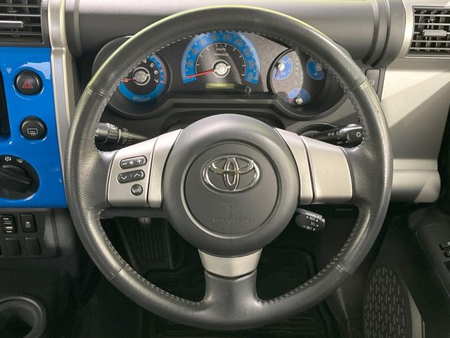 �y�����v�����X�e�A�����O�z�㎿�Ȋv���g�p���邱�ƂŁA��ɂ����������݂ƂĂ��^�]���₷���n���h���ł���