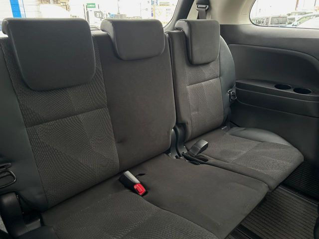 3列目シートはもちろん状態良好☆大人でもゆったりと座って頂けますので、大人数でのお出かけもラクラクです♪ご家族で、気の知れた仲間で、ドライブに行くのが楽しみですね♪
