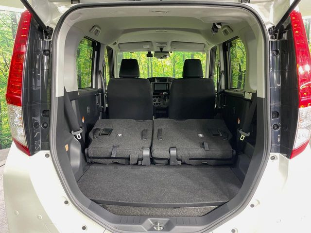 普段のお買い物や通勤、送迎等に十分な荷室スペースを確保しております。セカンドシートを倒すと、大きな荷物の積載も可能です♪