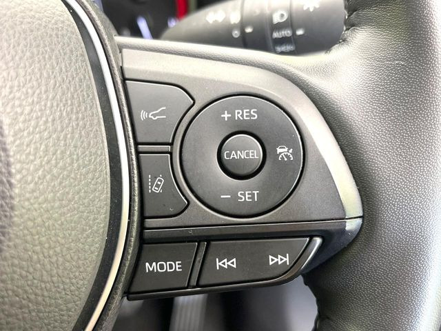 【レーダークルーズコントロール】高速道路での長距離走行が楽に!!自動で速度を保つクルーズコントロールが、衝突軽減システムと連携し、前方の車両を感知して車間を保つように速度調節してくれます!!