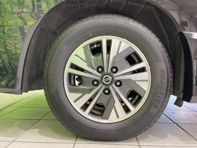 �y����15�C���`�A���~�z�C�[���z�O�ςɃ}�b�`���������A���~�z�C�[���𑕒����Ă���܂��B�e��ЊO�A���~�z�C�[����A�X�^�b�h���X�^�C�����戵�����Ă���܂��B���񂲑��k����������