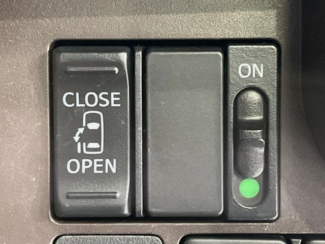【パワースライドドア】スマートキーや運転席のスイッチでスライドドアの開閉が可能♪電動だから力を入れてドアを開ける必要が無く、小さいお子様でも、重い荷物を持っている時もラクに開け閉めできます♪