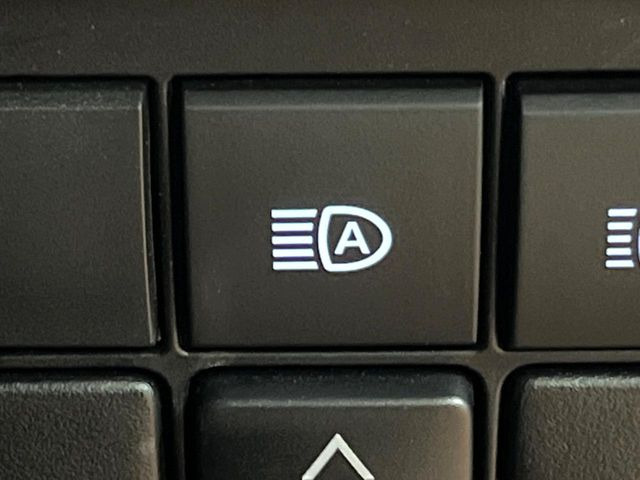 【オートマチックハイビーム】夜間の安全走行に役立つ便利な機能!先行車や対向車を検知し、ハイビームとロービームを切り替えてくれます♪