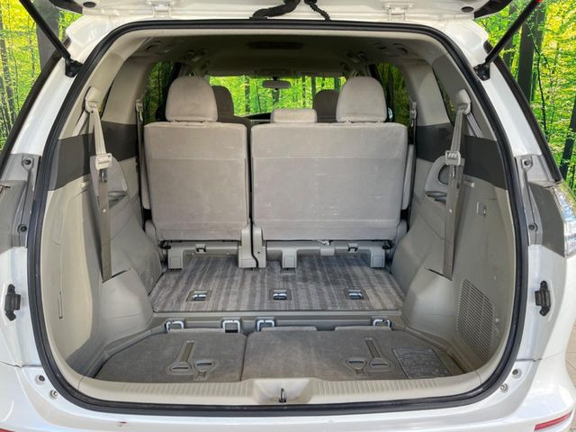 後席を格納すると、これだけの広さが!シーンに合わせたシートアレンジで、大きな荷物も積むことが出来ます♪