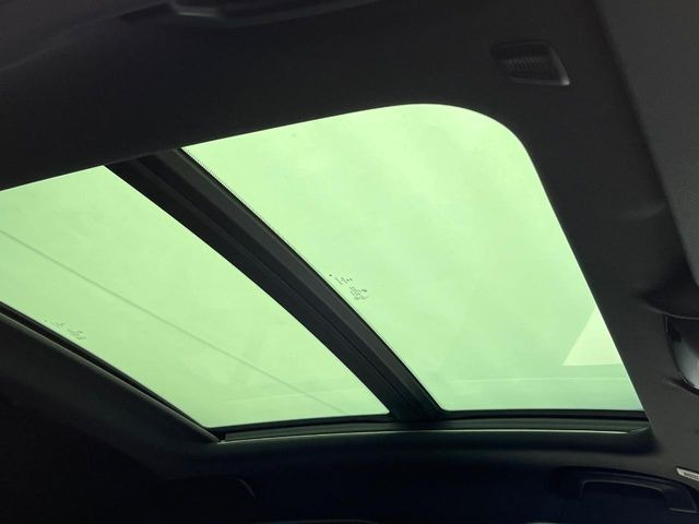 ���p�m���}�~�b�N�K���X���[�t:�唗�͂̃p�m���}���[�t�́A�㕔���Ȃɂ܂ő����Ă���A�J���I�ȋ�Ԃ����y���݂��������܂��B