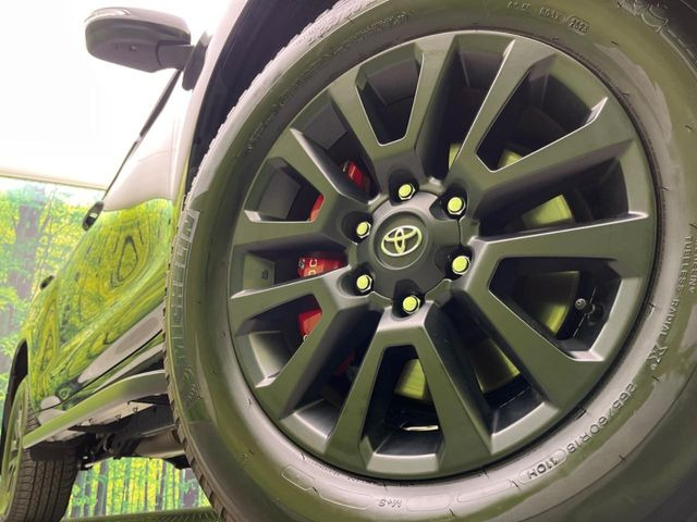 �y����18�C���`�A���~�z�C�[���z�O�ςɃ}�b�`���������A���~�z�C�[���𑕒����Ă���܂��B�e��ЊO�A���~�z�C�[����A�X�^�b�h���X�^�C�����戵�����Ă���܂��B���񂲑��k����������