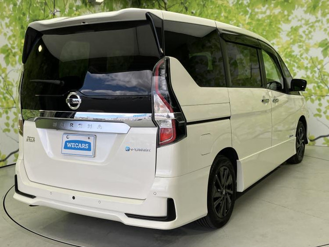 セレナ1.2 e-POWER ハイウェイスターV アーバンクロム