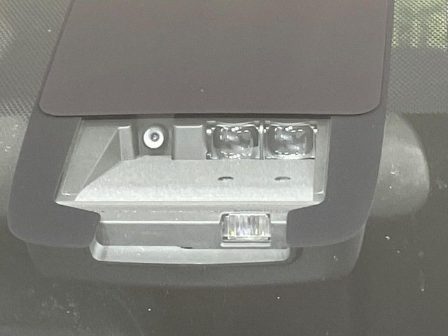 �y�g���^�Z�[�t�e�B�Z���X�z���s���ɑO���̎ԗ�����F�����A�Փ˂������Ȏ��͌x��ƃu���[�L�ŏՓˉ���Ɣ�Q�y�����A�V�X�g�B�����S�Ƀh���C�u�����y���݂��������܂��B