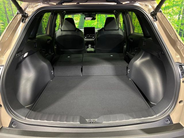 ���i�̂���������ʋ΁A���}���ɏ\���ȉ׎��X�y�[�X���m�ۂ��Ă���܂��B�Z�J���h�V�[�g��|���ƁA�傫�ȉו��̐ύڂ��\�ł���