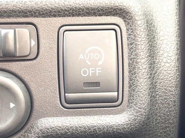 �y�A�C�h�����O�X�g�b�v�z�ԐM����a�؂Œ�Ԃ����ۂɃG���W�����~���A���ʂȔR���̏����}���܂��B�R��������ی�ɂȂ���@�\��G���W���̓u���[�L�𗣂��΍Ďn�����܂��B