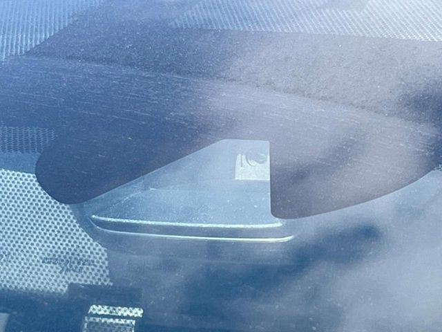 �y�G�}�[�W�F���V�[�u���[�L�z���s���ɑO���̎ԗ�����F�����A�Փ˂������Ȏ��͌x��ƃu���[�L�ŏՓˉ���Ɣ�Q�y�����A�V�X�g�B�����S�Ƀh���C�u�����y���݂��������܂��B