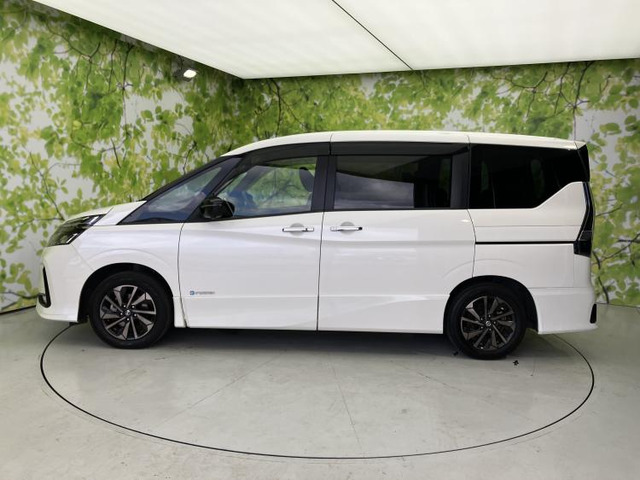 セレナ1.2 e-POWER ハイウェイスターV アーバンクロム