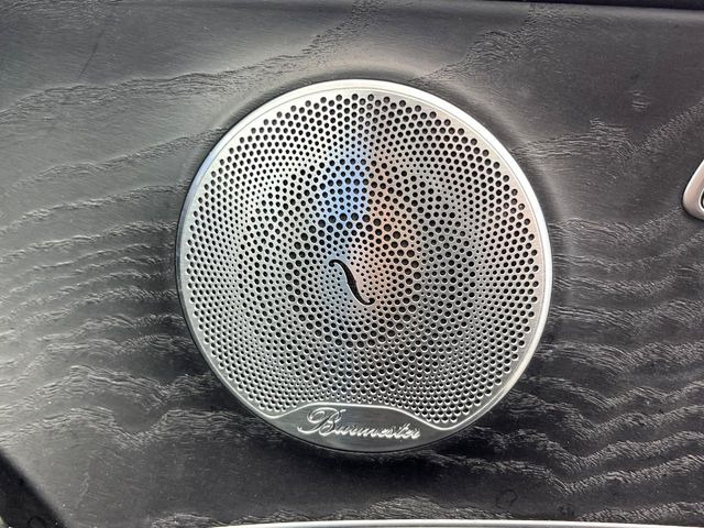 ��harman/kardon�T�E���h�V�X�e��:�I�[�f�B�I��僁�[�J�[����|����v���~�A���X�s�[�J�[�𑕔��B�����̃X�s�[�J�[����A���̗������܂ŕ����鍂�i���ȉ��y�����y���݂��������܂��B