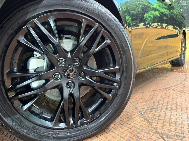 �y�O���[�h��p����18�C���`�A���~�z�C�[���z�f�U�C�����̍��������A���~�z�C�[���𑕒����Ă���܂��B�e��ЊO�A���~�z�C�[����A�X�^�b�h���X�^�C�����戵�����Ă���܂��B���񂲑��k����������