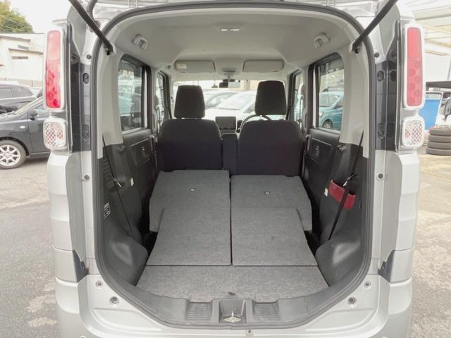 ���i�̂���������ʋ΁A���}���ɏ\���ȉ׎��X�y�[�X���m�ۂ��Ă���܂��B�Z�J���h�V�[�g��|���ƁA�傫�ȉו��̐ύڂ��\�ł���