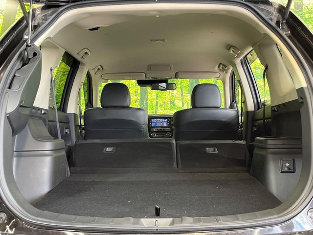 ���i�̂���������ʋ΁A���}���ɏ\���ȉ׎��X�y�[�X���m�ۂ��Ă���܂��B�Z�J���h�V�[�g��|���ƁA�傫�ȉו��̐ύڂ��\�ł���