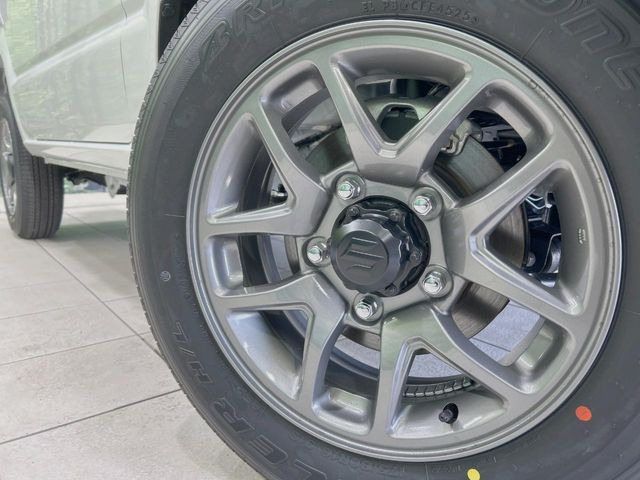 �y����16�C���`�A���~�z�C�[���z�O�ςɃ}�b�`���������A���~�z�C�[���𑕒����Ă���܂��B�e��ЊO�A���~�z�C�[����A�X�^�b�h���X�^�C�����戵�����Ă���܂��B���񂲑��k����������