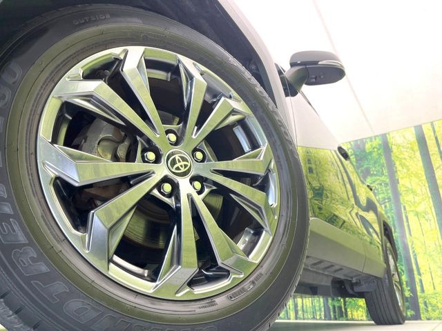 【純正18インチアルミホイール】外観にマッチした純正アルミホイールを装着しております。各種社外アルミホイールや、スタッドレスタイヤも取扱いしております。是非ご相談ください♪