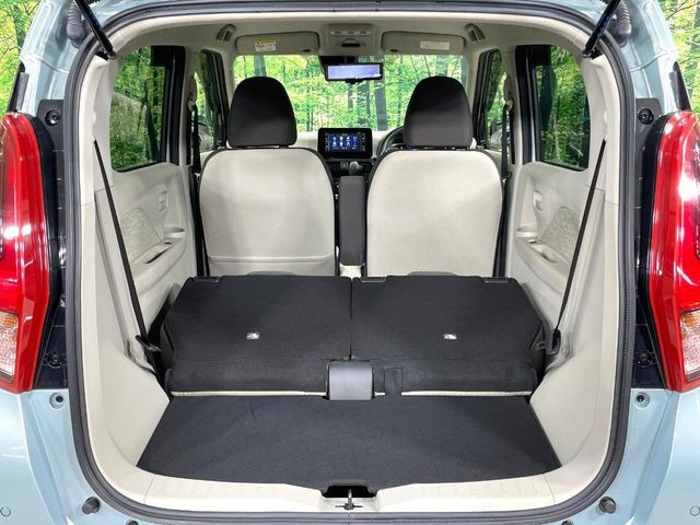 ���i�̂���������ʋ΁A���}���ɏ\���ȉ׎��X�y�[�X���m�ۂ��Ă���܂��B�Z�J���h�V�[�g��|���ƁA�傫�ȉו��̐ύڂ��\�ł���