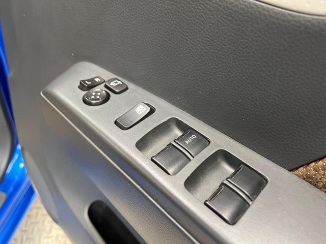 �y�d���i�[�~���[�z�T�C�h�~���[�͓d���i�[���ƂȂ��Ă���A�������ԏ�ł��L�Y�������X�N��}�����܂��B