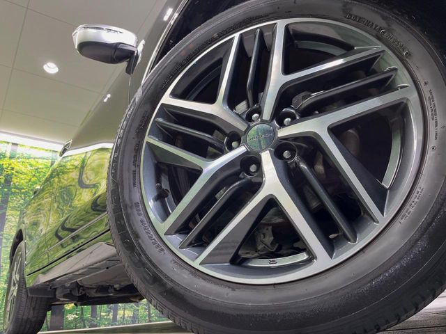 �O�ςɃ}�b�`���������A���~�z�C�[���𑕒����Ă���܂��B�e��ЊO�A���~�z�C�[����A�X�^�b�h���X�^�C�����戵�����Ă���܂��B���񂲑��k����������