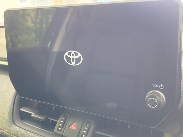 【10.5インチナビ】高級感とインパクトのある大画面ナビを装備。各種オーディオ操作はもちろん、スマホ連携もできる利便性の高いナビです♪