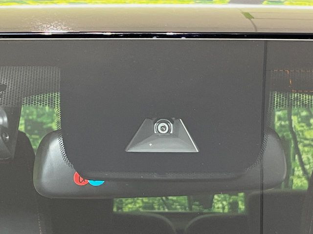 �y�z���_�Z���V���O�z���s���ɑO���̎ԗ�����F�����A�Փ˂������Ȏ��͌x��ƃu���[�L�ŏՓˉ���Ɣ�Q�y�����A�V�X�g�B�����S�Ƀh���C�u�����y���݂��������܂��B