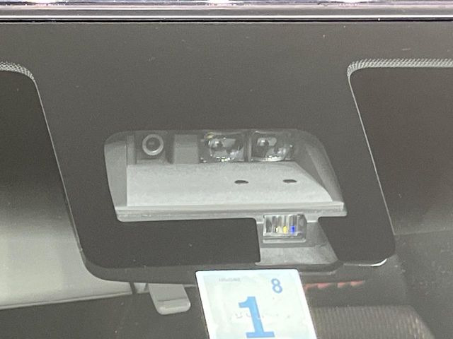 【スズキ セーフティサポート】走行中に前方の車両等を認識し、衝突しそうな時は警報とブレーキで衝突回避と被害軽減をアシスト。より安全にドライブをお楽しみいただけます。