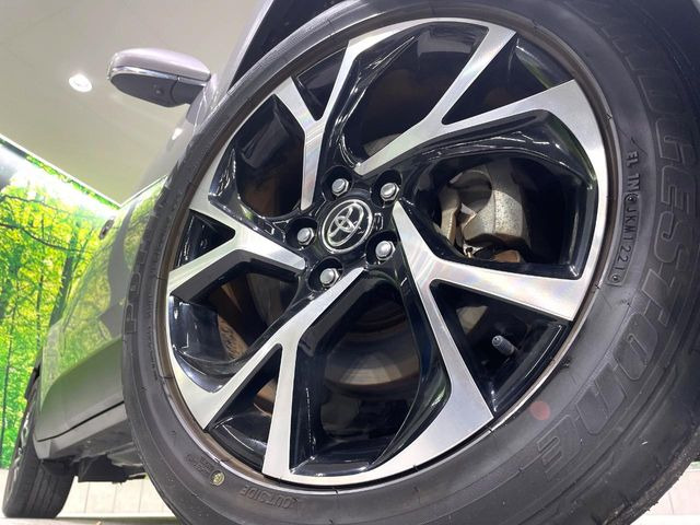 �y����18�C���`�A���~�z�C�[���z�O�ςɃ}�b�`���������A���~�z�C�[���𑕒����Ă���܂��B�e��ЊO�A���~�z�C�[����A�X�^�b�h���X�^�C�����戵�����Ă���܂��B���񂲑��k����������