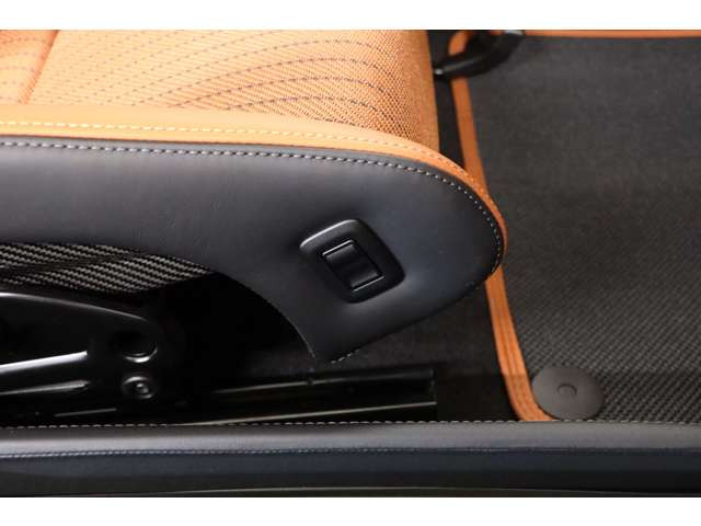 <�C���e���A>- �c�[�g�[�� �G�N�X�e���f�b�h ���U�[�A�C�e�����܂ރw���e�[�W �f�U�C�� �Z�~�A���j�� ���U�[ �C���e���A (�u���b�N/�R�j���b�N)