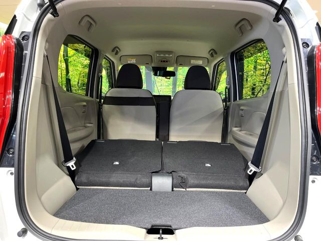 ���i�̂���������ʋ΁A���}���ɏ\���ȉ׎��X�y�[�X���m�ۂ��Ă���܂��B�Z�J���h�V�[�g��|���ƁA�傫�ȉו��̐ύڂ��\�ł���