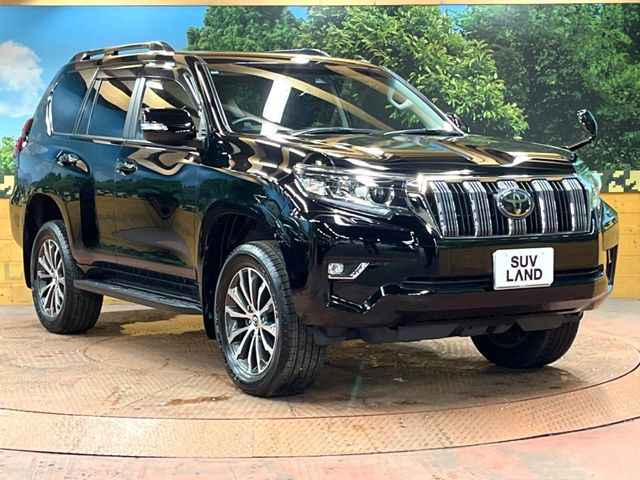 高透明度のガラス皮膜で撥水はもちろん、上質なツヤ・光沢を実現。紫外線や酸性雨から大切な愛車を保護し、色あせ・劣化を防止。「弾スプラッシュコート」、「弾プリミッサコート」からお選びいただけます。