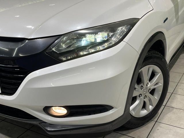 【HIDヘッドライト】非常に明るく前方を照らしてくれるので、悪天候や夜間の走行時も視界良好で安心してお乗りいただけます。