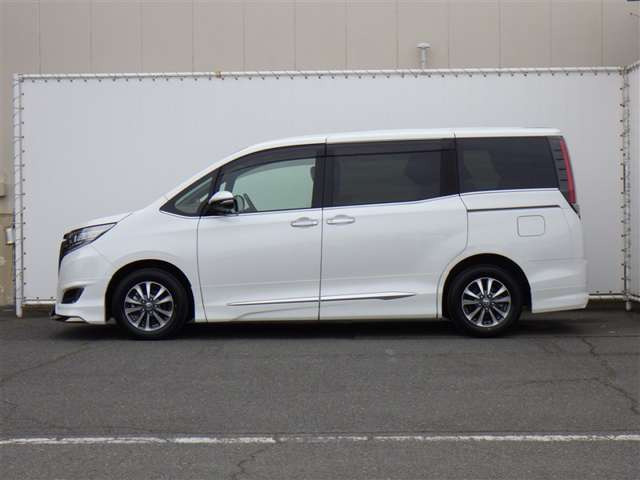 エスクァイアハイブリッド1.8 Gi プレミアムパッケージ ブラックテイラード