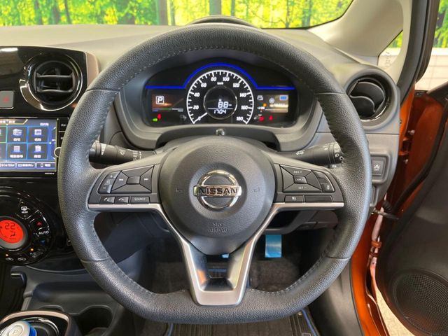 �y�C���e���W�F���g�G�}�[�W�F���V�[�u���[�L�z�t�����g�J�����őO���̎ԗ�����s�҂����m�B�Փ˂������Ȏ��͏Փ˔�Q�y���u���[�L���쓮�A�Փˉ�����T�|�[�g�B�����S�Ƀh���C�u�����y���݂��������܂��B