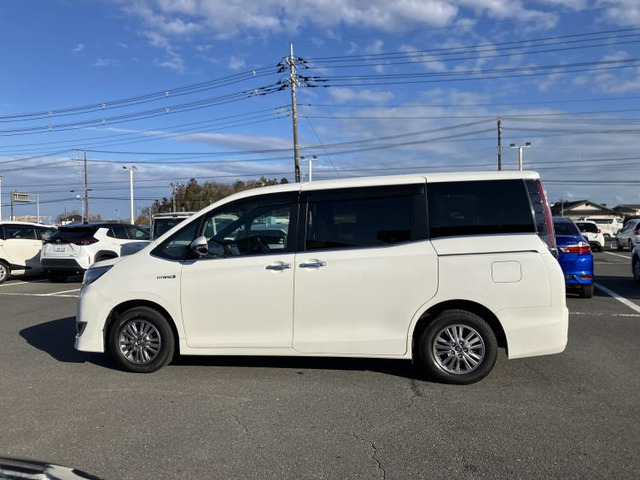 エスクァイアハイブリッド1.8 Gi プレミアムパッケージ