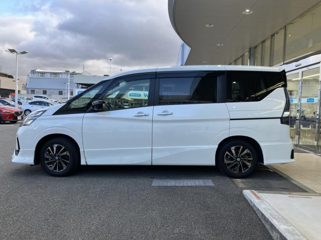 セレナ1.2 e-POWER ハイウェイスターV アーバンクロム