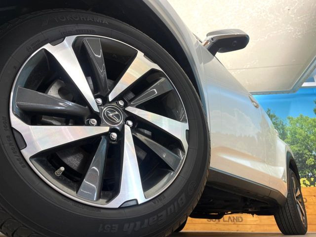 �y���A���~�z�C�[���z�O�ςɃ}�b�`���������A���~�z�C�[���𑕒����Ă���܂��B�e��ЊO�A���~�z�C�[����A�X�^�b�h���X�^�C�����戵�����Ă���܂��B���񂲑��k����������