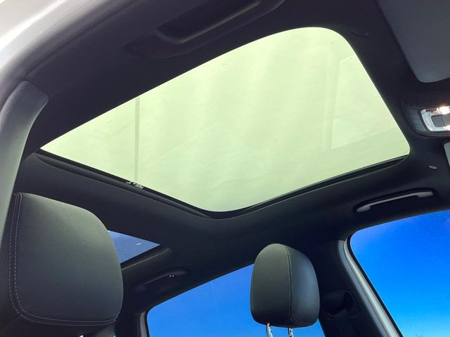 ���p�m���~�b�N�X���C�f�B���O���[�t::�唗�͂̃p�m���}���[�t�́A�㕔���Ȃɂ܂ő����Ă���A�J���I�ȋ�Ԃ����y���݂��������܂��B