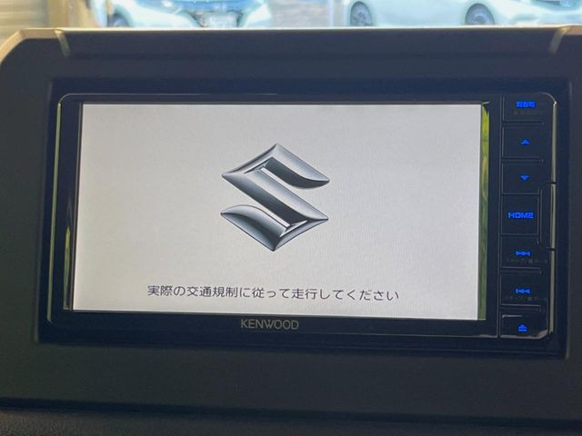 【純正ナビ】人気の純正ナビを装備しております。ナビの使いやすさはもちろん、オーディオ機能も充実!キャンプや旅行はもちろん、通勤や買い物など普段のドライブも楽しくなるはず♪