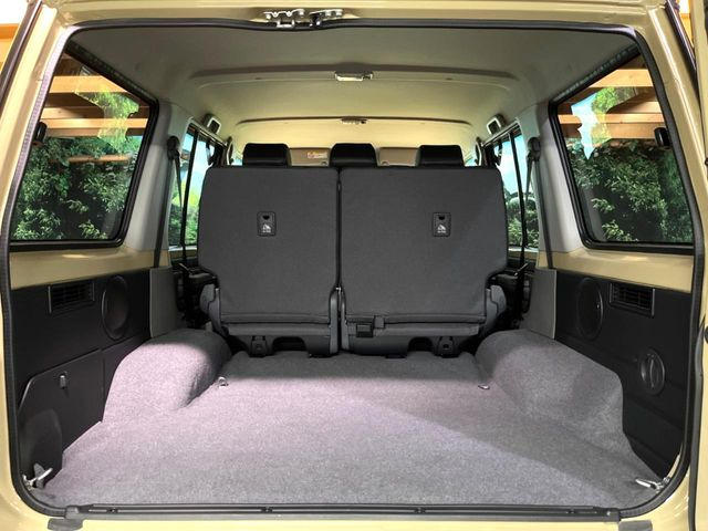 ���i�̂���������ʋ΁A���}���ɏ\���ȉ׎��X�y�[�X���m�ۂ��Ă���܂��B�Z�J���h�V�[�g��|���ƁA�傫�ȉו��̐ύڂ��\�ł���