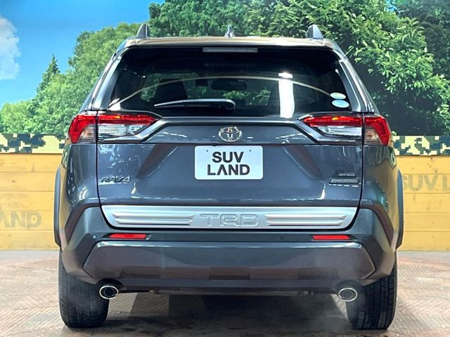 安心の最長10年・走行無制限保証(有償)をご用意。保証内容も充実はもちろん、無料点検&オイル交換や、年中無休の全国・24時間ロードサービスも付帯されておりますのでご安心下さい。