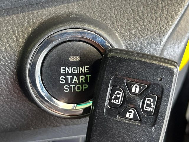 �y�X�}�[�g�L�[�z�J�o����|�P�b�g�ɓ��ꂽ�܂܂ł��h�A�̎{���E�������\�ȃX�}�[�g�L�[�𑕔��B�G���W���̃I���E�I�t�����J�M�����o���K�v����������Ƃ��Ă��֗��ł���