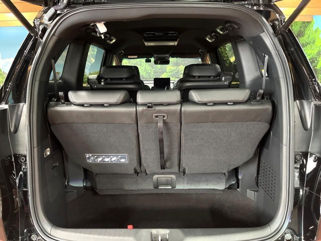 ���i�̂���������ʋ΁A���}���ɏ\���ȉ׎��X�y�[�X���m�ۂ��Ă���܂��B�Z�J���h�V�[�g��|���ƁA�傫�ȉו��̐ύڂ��\�ł���