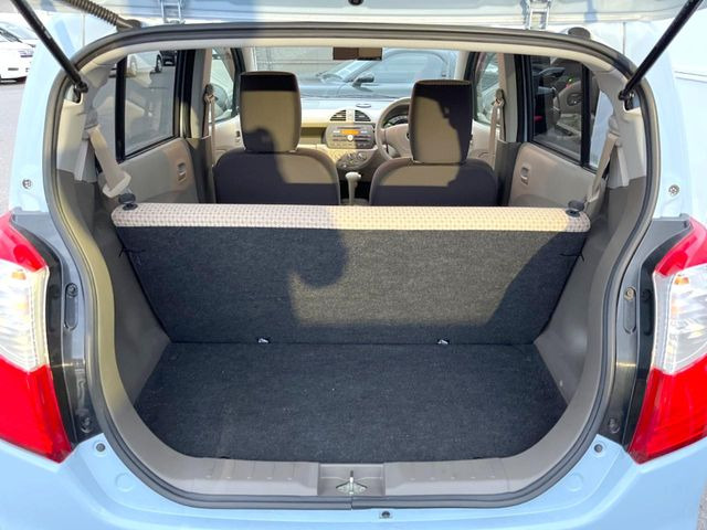 ���i�̂���������ʋ΁A���}���ɏ\���ȉ׎��X�y�[�X���m�ۂ��Ă���܂��B�Z�J���h�V�[�g��|���ƁA�傫�ȉו��̐ύڂ��\�ł���