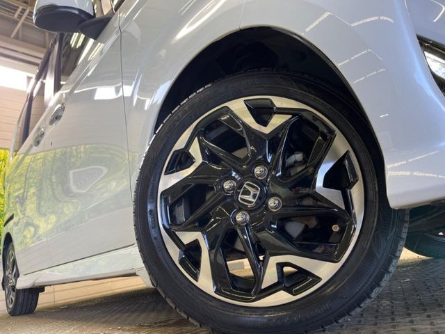 �y����15�C���`�A���~�z�C�[���z�O�ςɃ}�b�`���������A���~�z�C�[���𑕒����Ă���܂��B�e��ЊO�A���~�z�C�[����A�X�^�b�h���X�^�C�����戵�����Ă���܂��B���񂲑��k����������